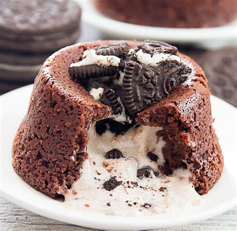 Oreo Lava Cakes - Kirbie