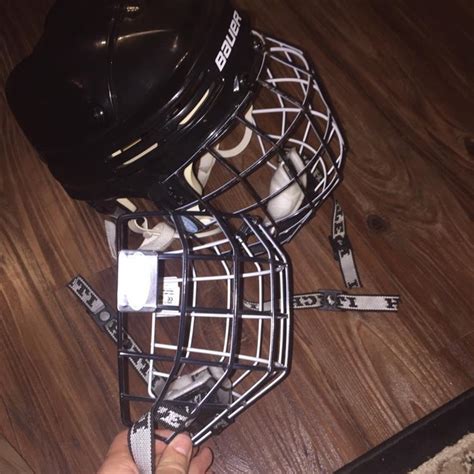 Oreo hockey cage. This facemask is available in white, black, silver and I2, more commonly referred to as "Oreo". The I2 mask is black on the outside of cage and white on the inside, increasing … 