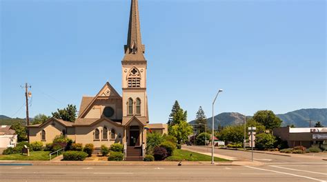 The city of Grants Pass was founded in 1865 and experienced rapid growth due to its location along the Oregon and California (O&C) Railroad, which connected it to other cities in the region. The city was officially incorporated in 1887, and its economy began to diversify, encompassing agriculture, mining, and lumber industries.. 