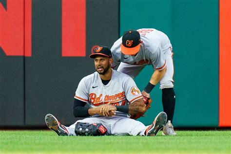 Orioles center fielder Aaron Hicks placed on 10-day injured list with left hamstring strain