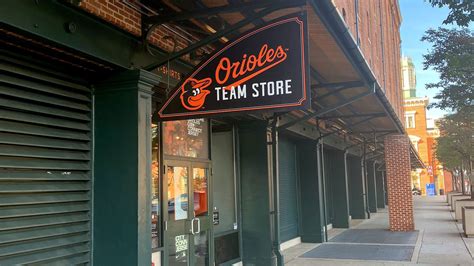 Orioles retail workers leaflet customers during union contract talks with Fanatics
