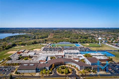 Orland park. Downtown Orland Park is the premier shopping and entertainment destination in Chicago’s southwest suburbs. With annual sales north of $1.67 billion, Orland Park offers metropolitan opportunities with more space and amenities. 