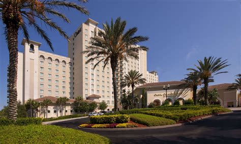 Orlando omni. If that’s not enough, we’re located just minutes away from the attractions of Walt Disney World Resort, Universal Orlando Resort , SeaWorld Orlando, and all the other Central Florida fun. Our resort in Orlando is designed so that you can relax your way. Choose between modern guest rooms, spacious suites, and private cottages and villas. 