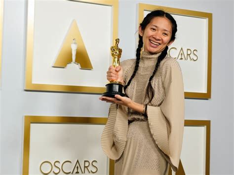 Oscar winning director chloe nyt. Chloé Zhao has won the Oscar for directing Nomadland, becoming the first woman of color to win the award and the second woman to win (Katheryn Bigelow, … 