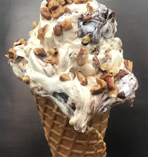 Oscars waukesha flavor of the day. OSCAR'S DELIGHT Bits of chocolate and pecan pieces swirled into vanilla custard. ... 