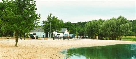 Otwarta plaża nad Jeziorem Tarpno w Grudziądzu. Jeszcze nie