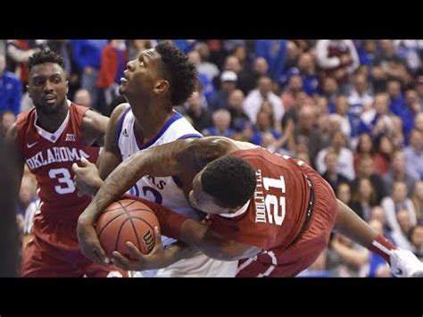 Ou kansas basketball score. Jan 11, 2023 · Justin Martinez, Oklahoman. LAWRENCE, Kansas — The OU men's basketball team hits the road for a game against No. 2-ranked Kansas at 8 p.m. Tuesday. The Sooners (10-5, 1-2 Big 12) are fresh off a ... 