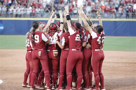 Ou womens softball. Sep 16, 2022 · NORMAN — The two-time defending national champion Oklahoma softball team announced its seven-game 2022 fall schedule Friday. The slate features three games against outside competition and four ... 