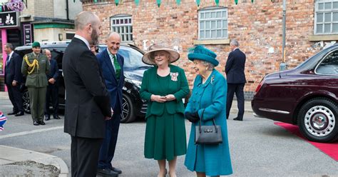 Our Honorary Colonel Sharman Birtles meets the Queen