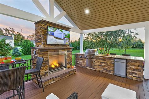 Out door kitchen. Jul 27, 2022 · 25 Outdoor Kitchen Ideas That Will Make Your Backyard the Center of Attention. We're sharing the best designs to entertain your guests — from tropical and modern to luxurious and shabby chic. We ... 