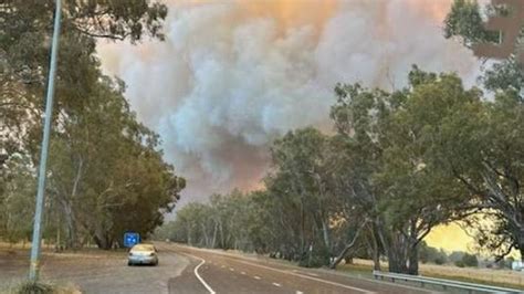 Sujer Land Bf Xxx - Out of control bushfires breaks out at Grampians National Park