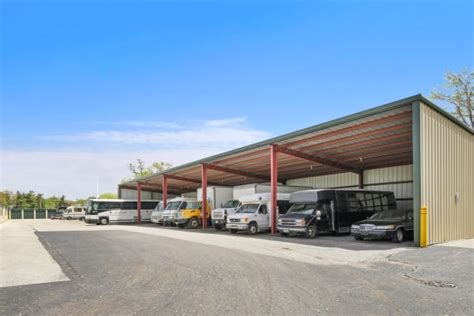 Outdoor parking storage. We offer outdoor car storage options in a variety of sizes ranging from 10×20 to 18×40 allowing us to accommodate any larger vehicles you might have. Most of our customers rent our outdoor car storage units for: Classic car or sports car storage. Winter boat storage. Covered and uncovered RV parking. Commercial vehicle … 