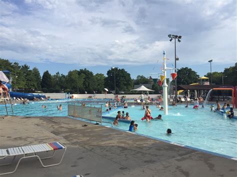 1 to 7:30 p.m. Monday through Friday 1 to 6 p.m. Saturday and Sunday One exception to those hours will be on the 4th of July, when the pool will be open from 1 to 6 p.m. Swim teams will be renting the pool from 6:30 to 9 a.m. Mondays through Fridays, according to the city's news release. The wading pool's hours will be:. 