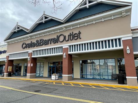 Outlets riverhead. The North Face in Riverhead is in the Tanger Outlets off the Long Island Expressway (I-495) at exits 72 and 73. The store itself is at the south end of the shopping center nearest W Main St. next to the Puma Outlet. Serving the Long Island area, our store features ... 