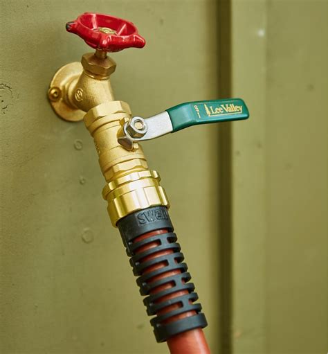 Outside water shut off valve. The oblong knob has two loops side by side and an arrow at the centre indicating the flow direction. Place the angle stops key over the centre to cut off the water supply. Turn the improvised tee handle or curb stop key clockwise until the loops are together. This turn should be about 180 degrees. 