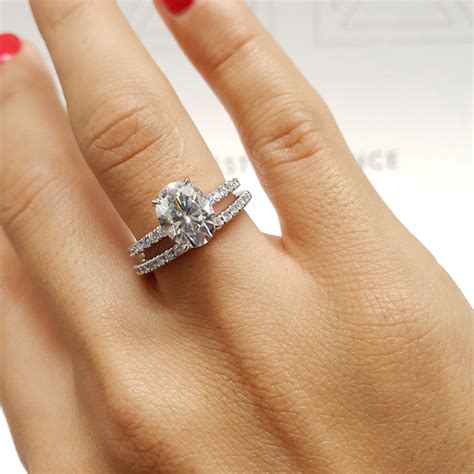 Oval engagement ring with wedding band. Buying an engagement ring comes with many questions. At James Allen, we’re here to offer you 100% free advice and will assist you in understanding the best diamond quality for your budget and unique preferences. Our non-commissioned diamond and jewelry experts are available 24/7. Contact us here. 
