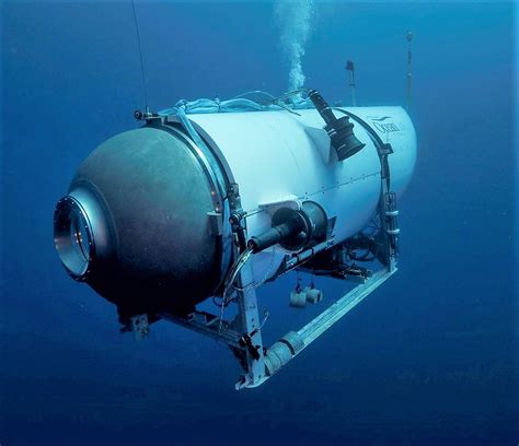 Oveangate. OceanGate co-founder Guillermo Söhnlein is defending his former company against criticism from "Titanic" director James Cameron about the tourist submersible Titan's design after it imploded this week, killing all five of its passengers. The submersible had been on a dive to the Titanic wreck site when it was reported missing Sunday after ... 