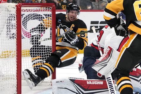 Ovechkin scores as Washington uses fast start to beat Crosby and Penguins 4-3