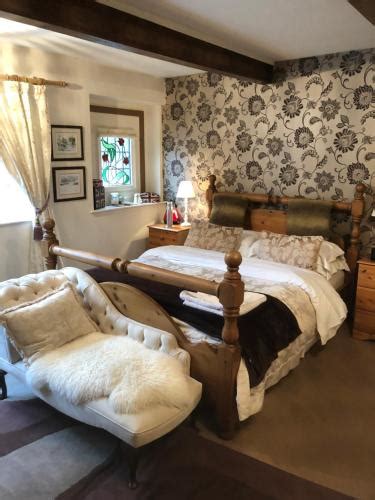 Over The Bridge Guest House Guest House or Inn in Ripponden, …