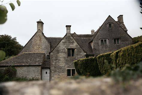 Overcourt house bisley.  C14; large late C16 addition and rebuilding; c1720 addition....