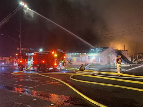 Overnight fire destroys Lynnwood commercial building