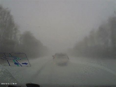 Overtaking with almost no visibility on icy road : r/nononono - Reddit