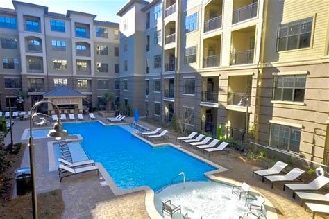 Overton rise. Welcome to Overton Rise, a community of Vinings apartments a cut above the rest. Our residents enjoy upscale interior features, luxurious community amenities, and a vibrant location close to your favorite local attractions. Photos. 