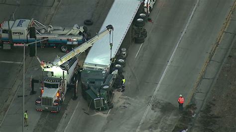 Overturned big rig on Highway 24 snarls Friday commute