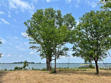 Owner finance cedar creek lake.  adj.  See examples of owner used in a...