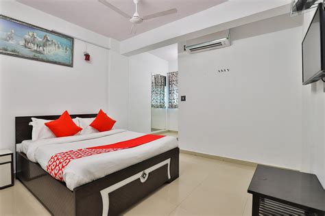The OYO Rooms in Evergreen Chowk, Loco Colony and Civil Station Road and also near Paradise are just apt for business travellers as it is a 10-minute drive from the Raipur Railway Station allowing officials to get in and out of the city without delay. You can avail complimentary breakfast, parking and laundry services in these hotels in Raipur.. 