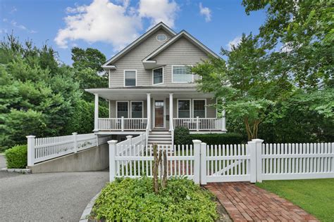Oyster bay homes for sale. Explore the homes with Waterfront that are currently for sale in Oyster Bay, NY, where the average value of homes with Waterfront is $2,250,000. Visit realtor.com® and browse house photos, view ... 