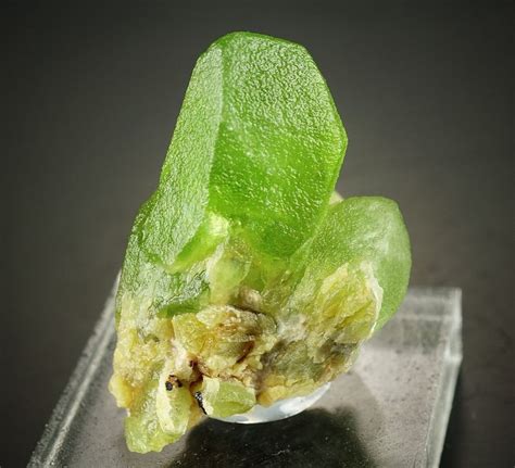 PÉRIDOTE ( olivine de qualité gemme ) gros cristaux - rare - Catawiki