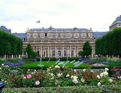PALAIS-ROYAL GARDENS - Parisian Moments - raincitystudios.com