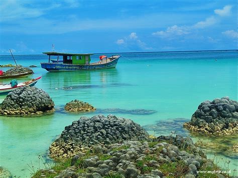 Pantai Tureloto - muktibox.com