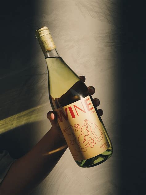 Passeio Typeface :: Behance | Wine bottle label design, Bottle label ... - muktibox.com