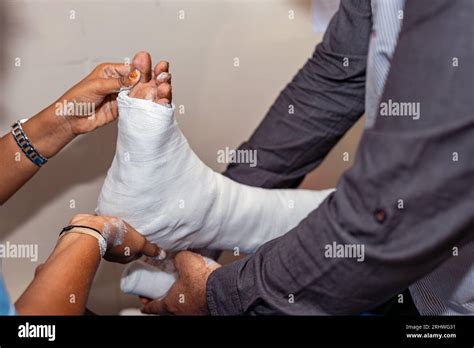 Patients in Plaster - muktibox.com