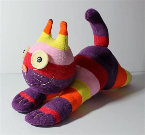 PATTERN how to make you own sock cat tutorial by ButtonFaceCo