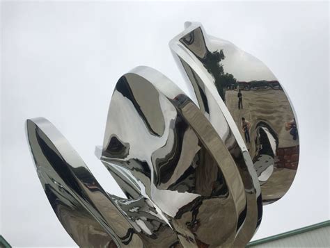 Patung-patung logam abstrak Outdoor dipoles warna cermin 3,5 meter ... - muktibox.com