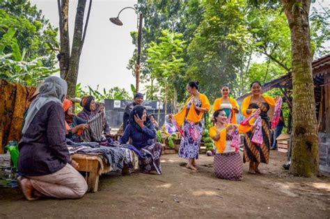 Pemberdayaan Masyarakat dalam Mengelola Potensi … - raincitystudios.com