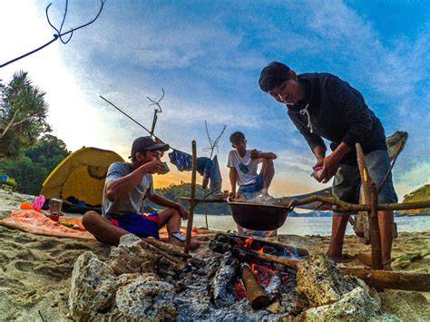 Pengalaman Camping di Pantai Wedi Ireng: Panduan Lengkap - raincitystudios.com