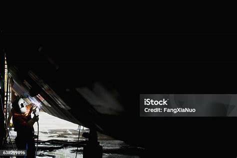 Pengelasan Lambung Kapal - Jasa Pelayaran - raincitystudios.com