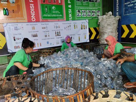 Pengolahan Sampah Botol Plastik - Dunia Sains - raincitystudios.com