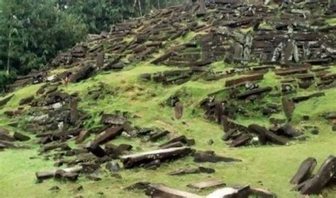 Peninggalan Megalitikum di Jayapura - wintechmobiles.com