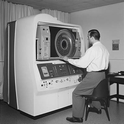 Penjelasan Alan Turing dan Internet Beserta Riwayatnya - wintechmobiles.com