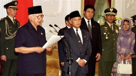 Peristiwa Pengunduran Diri Presiden Soeharto Dianggap Sebagai ... - wintechmobiles.com