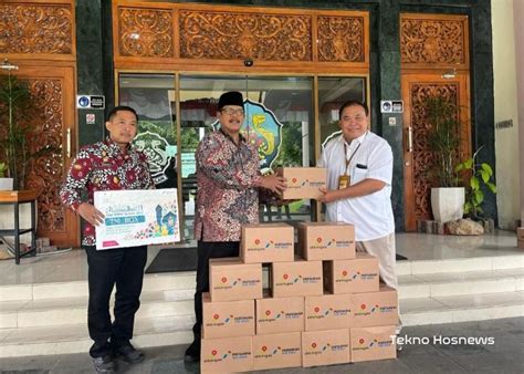 PHE WMO Serahkan Paket Sembako di Bangkalan dan Gresik