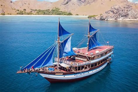 Phinisi Boats: History & Design - La Galigo - wintechmobiles.com