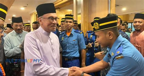 PM rai anak yatim, petugas barisan hadapan - Sinar Harian