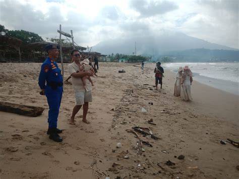 Polisi Imbau Wisatawan Waspada Arus Laut Saat Libur Lebaran di Pantai ... - raincitystudios.com