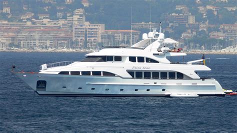 POUR ANOTHER yacht (Benetti, 35m, 2003) - boatinternational.com